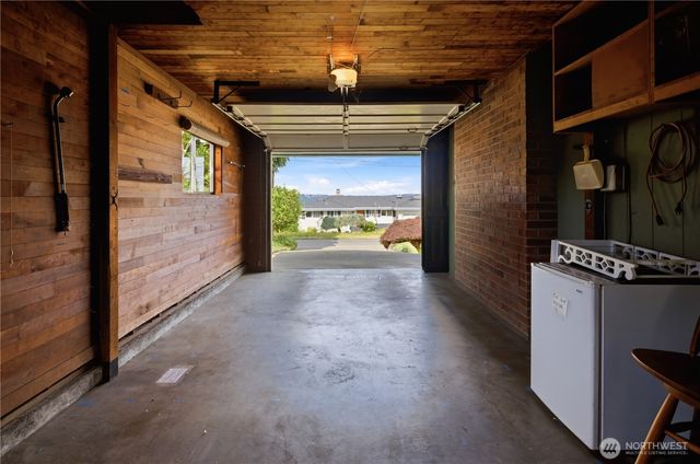 812 Alvord Avenue N, Kent, WA 98031