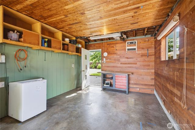 812 Alvord Avenue N, Kent, WA 98031
