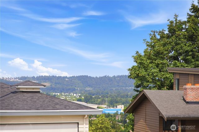 812 Alvord Avenue N, Kent, WA 98031