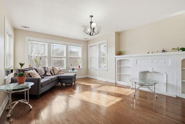 6225 S Seeley Avenue, Chicago, IL 60636