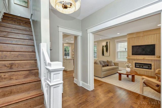 2732 Hyde Park Avenue, Cincinnati, OH 45209