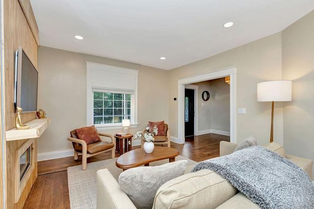 2732 Hyde Park Avenue, Cincinnati, OH 45209