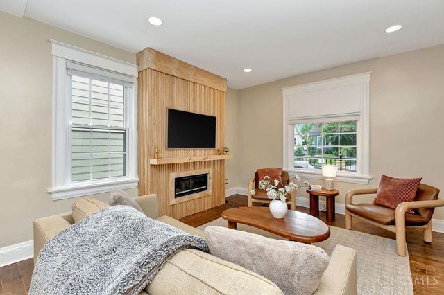 2732 Hyde Park Avenue, Cincinnati, OH 45209