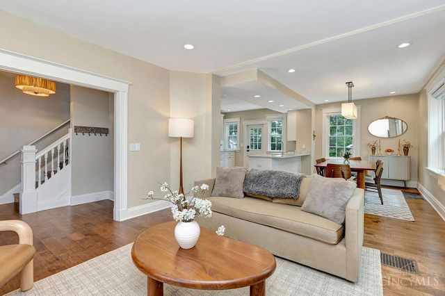 2732 Hyde Park Avenue, Cincinnati, OH 45209
