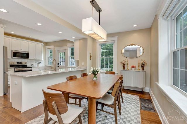 2732 Hyde Park Avenue, Cincinnati, OH 45209