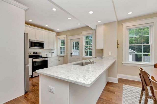 2732 Hyde Park Avenue, Cincinnati, OH 45209