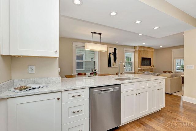 2732 Hyde Park Avenue, Cincinnati, OH 45209