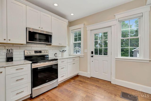 2732 Hyde Park Avenue, Cincinnati, OH 45209