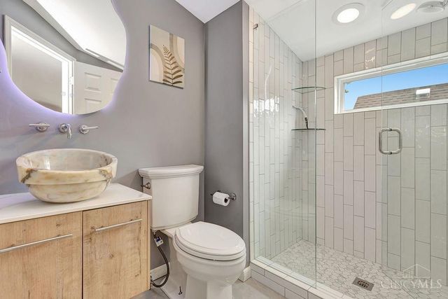 2732 Hyde Park Avenue, Cincinnati, OH 45209