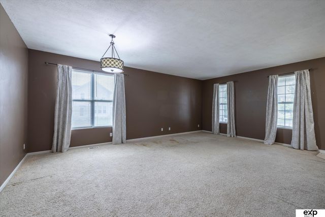 7528 N 107 Street, Omaha, NE 68122