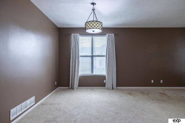 7528 N 107 Street, Omaha, NE 68122