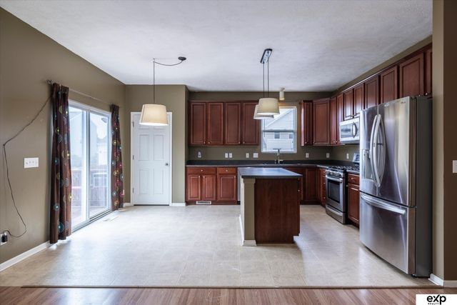 7528 N 107 Street, Omaha, NE 68122