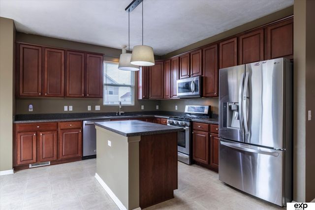 7528 N 107 Street, Omaha, NE 68122