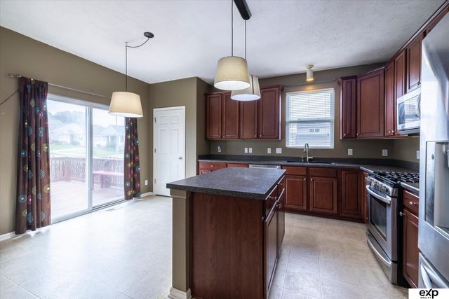 7528 N 107 Street, Omaha, NE 68122