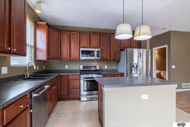 7528 N 107 Street, Omaha, NE 68122