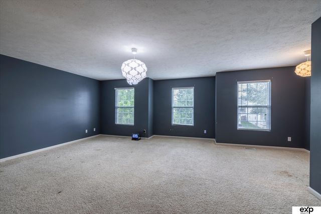 7528 N 107 Street, Omaha, NE 68122