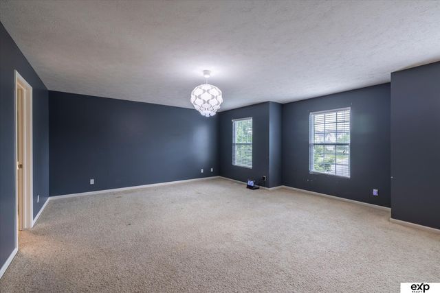 7528 N 107 Street, Omaha, NE 68122