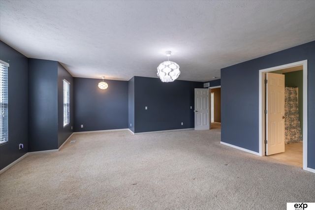 7528 N 107 Street, Omaha, NE 68122