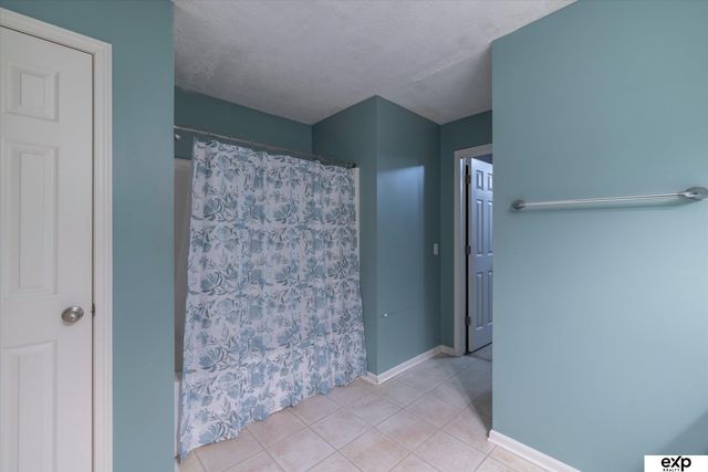7528 N 107 Street, Omaha, NE 68122