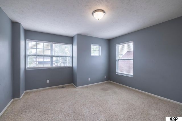 7528 N 107 Street, Omaha, NE 68122