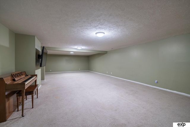 7528 N 107 Street, Omaha, NE 68122