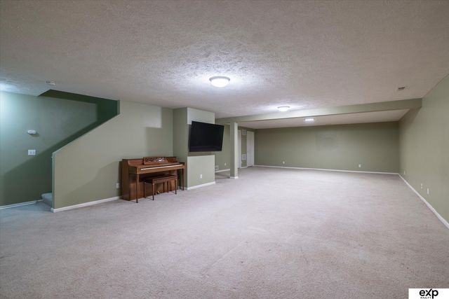 7528 N 107 Street, Omaha, NE 68122