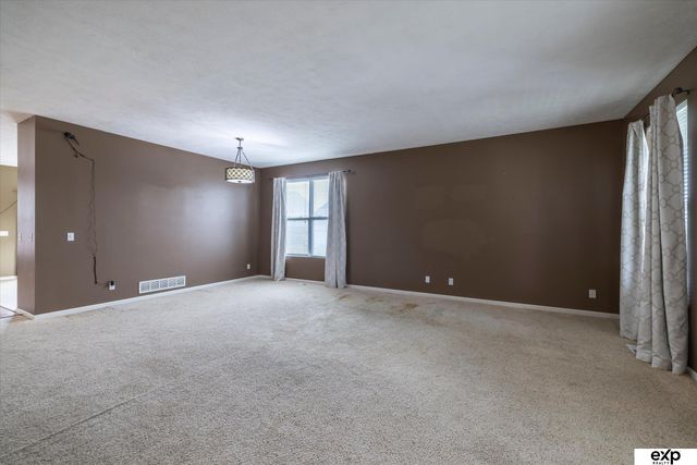 7528 N 107 Street, Omaha, NE 68122