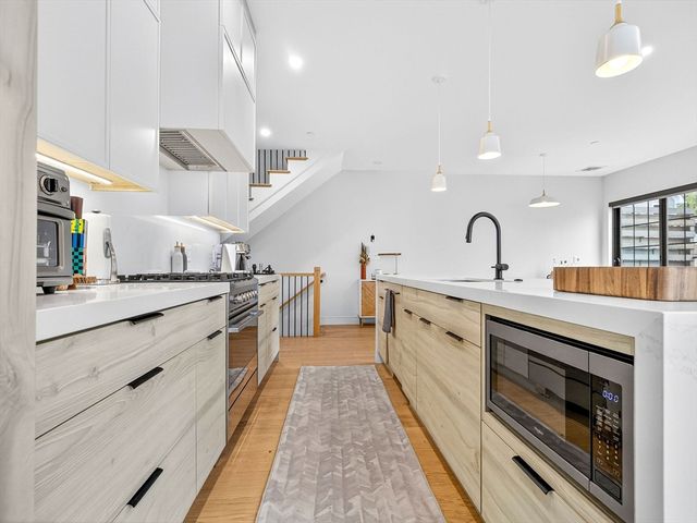 4 Payne Street FIVE, Boston, MA 02122