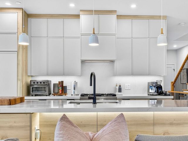 4 Payne Street FIVE, Boston, MA 02122