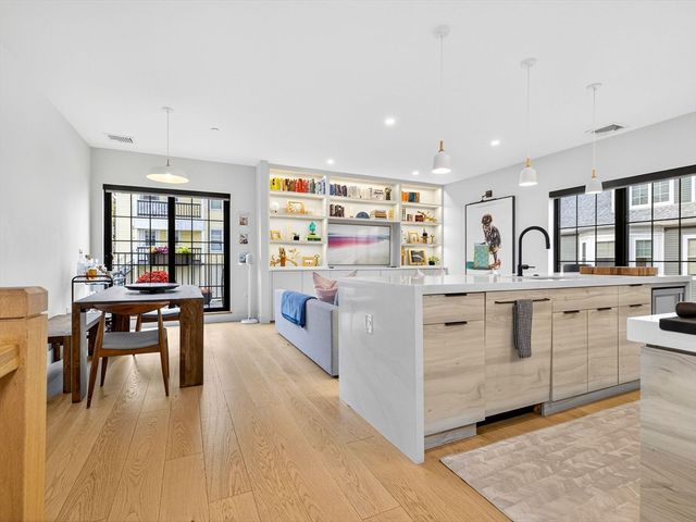 4 Payne Street FIVE, Boston, MA 02122