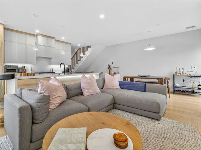 4 Payne Street FIVE, Boston, MA 02122