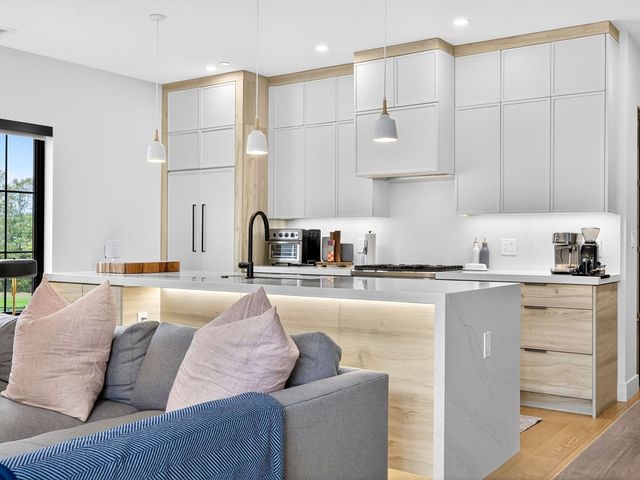 4 Payne Street FIVE, Boston, MA 02122