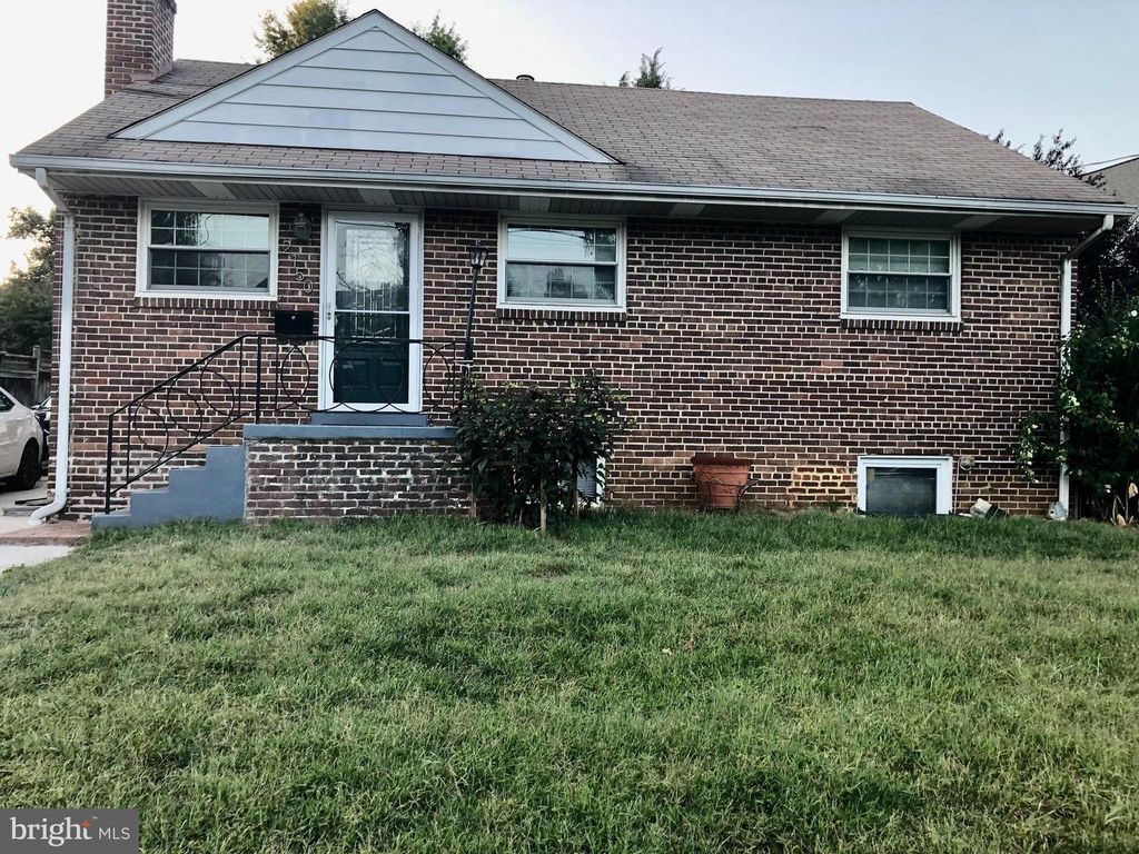 2150 PATRICK HENRY DR, Arlington, VA 22205