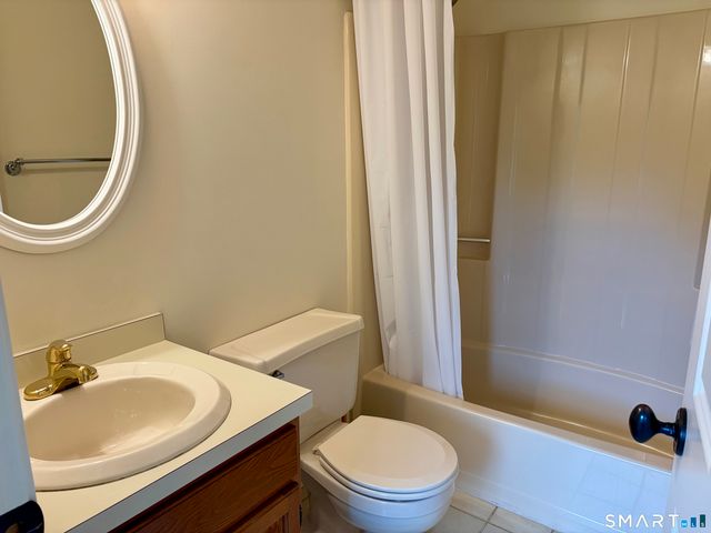 409 Georgetown Drive 409, Glastonbury, CT 06033