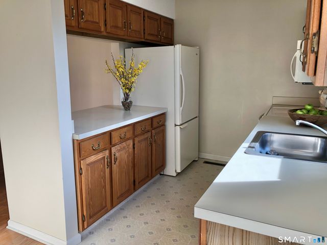 409 Georgetown Drive 409, Glastonbury, CT 06033