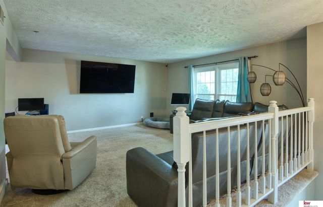 1016 Normandy Drive, Bellevue, NE 68005