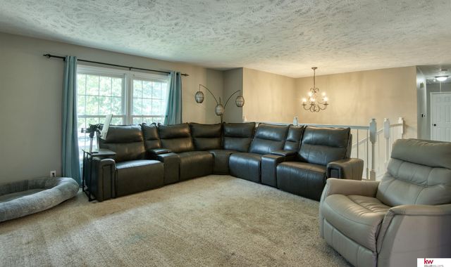 1016 Normandy Drive, Bellevue, NE 68005