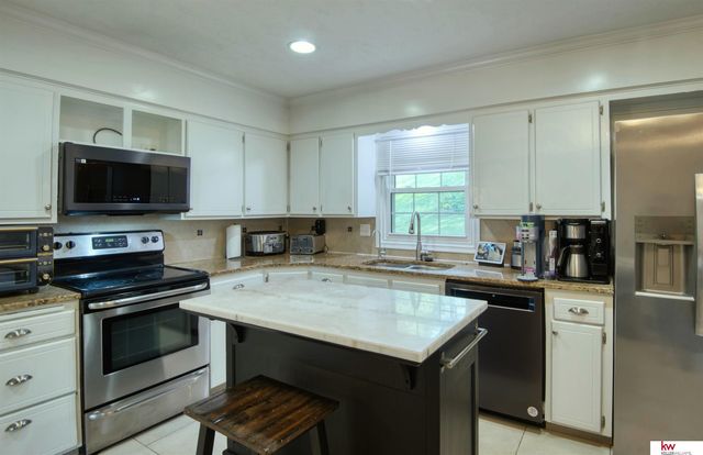 1016 Normandy Drive, Bellevue, NE 68005