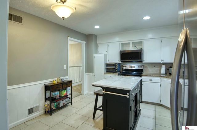 1016 Normandy Drive, Bellevue, NE 68005