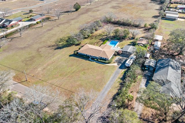 5855 Houston Lane, Crestview, FL 32539