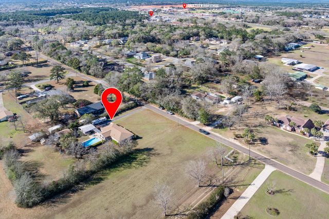 5855 Houston Lane, Crestview, FL 32539