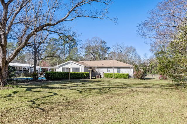 5855 Houston Lane, Crestview, FL 32539