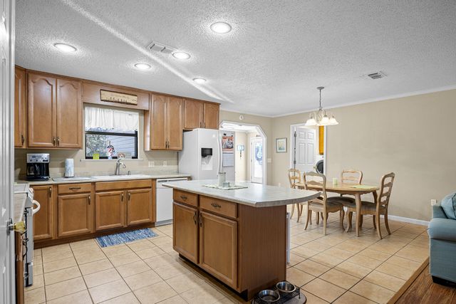 5855 Houston Lane, Crestview, FL 32539