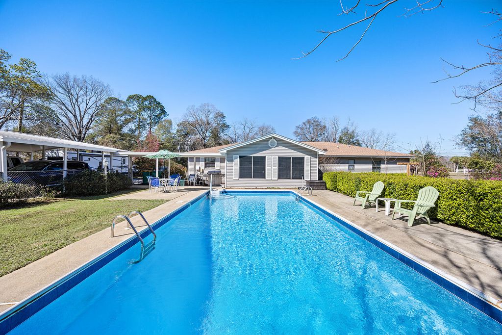 5855 Houston Lane, Crestview, FL 32539