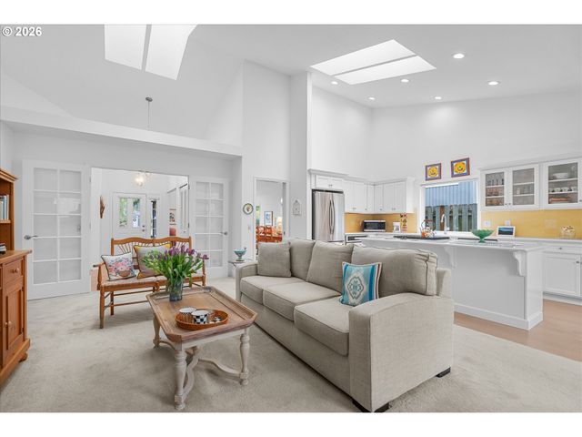 5524 Langford Ln, Lake Oswego, OR 97035