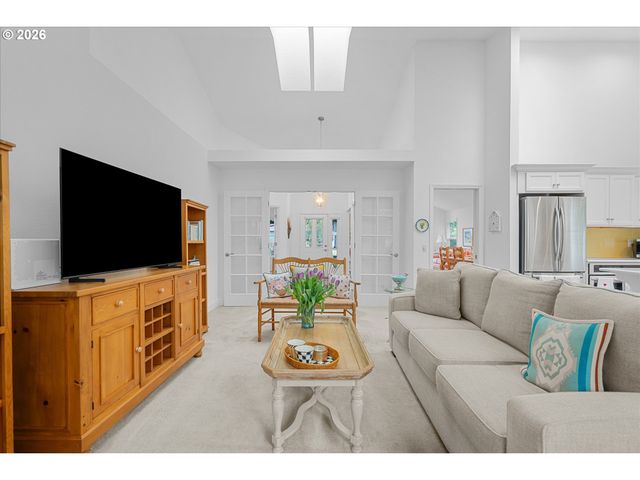 5524 Langford Ln, Lake Oswego, OR 97035