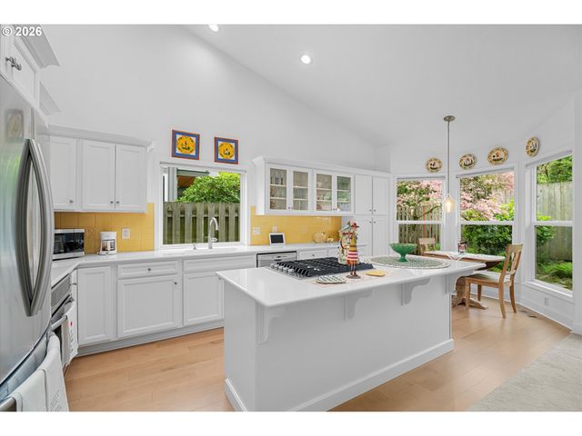 5524 Langford Ln, Lake Oswego, OR 97035