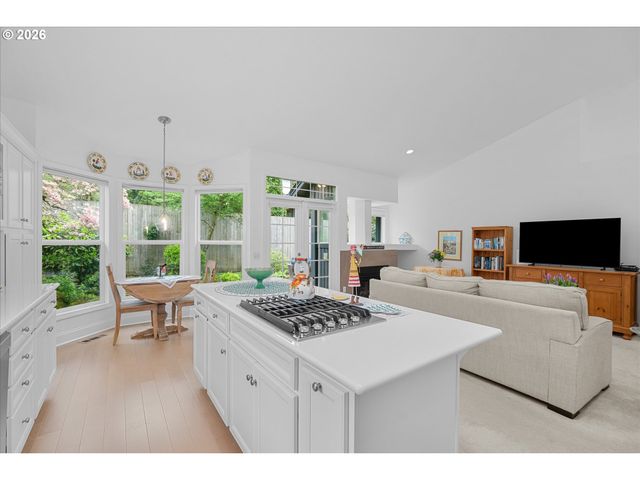 5524 Langford Ln, Lake Oswego, OR 97035