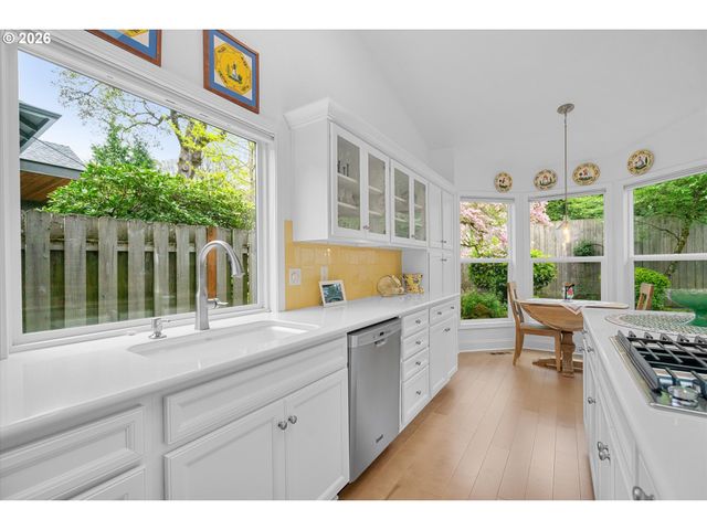 5524 Langford Ln, Lake Oswego, OR 97035