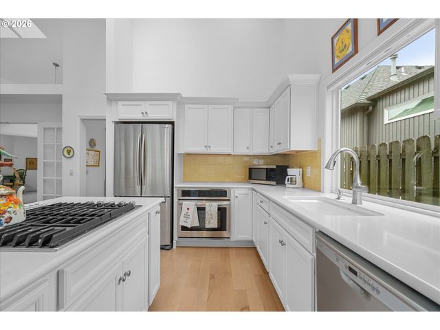 5524 Langford Ln, Lake Oswego, OR 97035